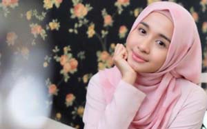 Shireen Rahasiakan Tanggal Pernikahan Laudya